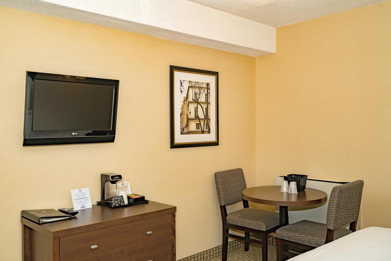 Days Inn By Wyndham Niagara Falls Lundys Lane Cataratas do Niágara Exterior foto
