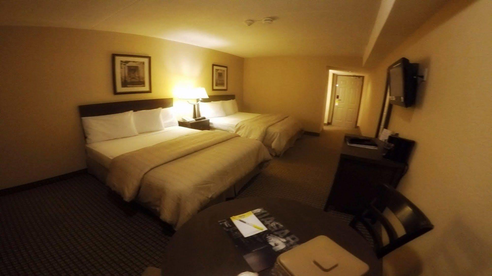 Days Inn By Wyndham Niagara Falls Lundys Lane Cataratas do Niágara Exterior foto