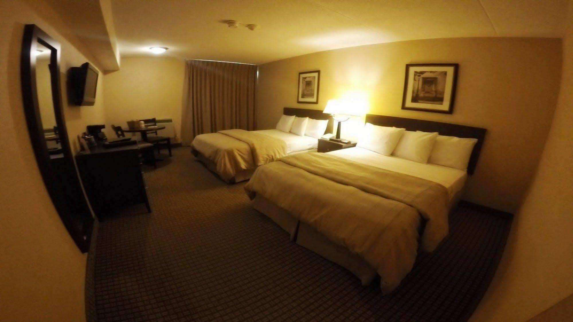 Days Inn By Wyndham Niagara Falls Lundys Lane Cataratas do Niágara Exterior foto