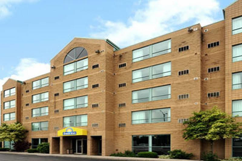 Days Inn By Wyndham Niagara Falls Lundys Lane Cataratas do Niágara Exterior foto