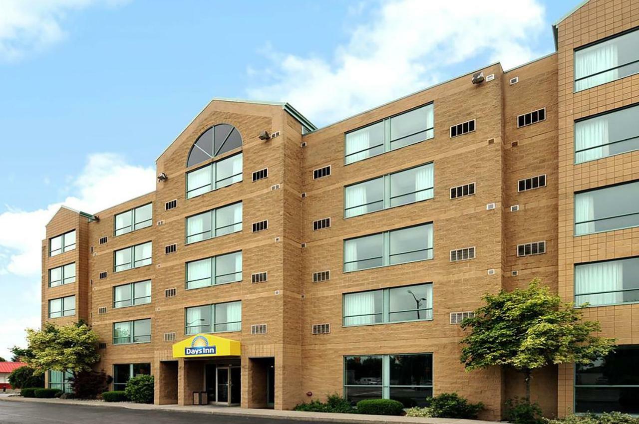Days Inn By Wyndham Niagara Falls Lundys Lane Cataratas do Niágara Exterior foto