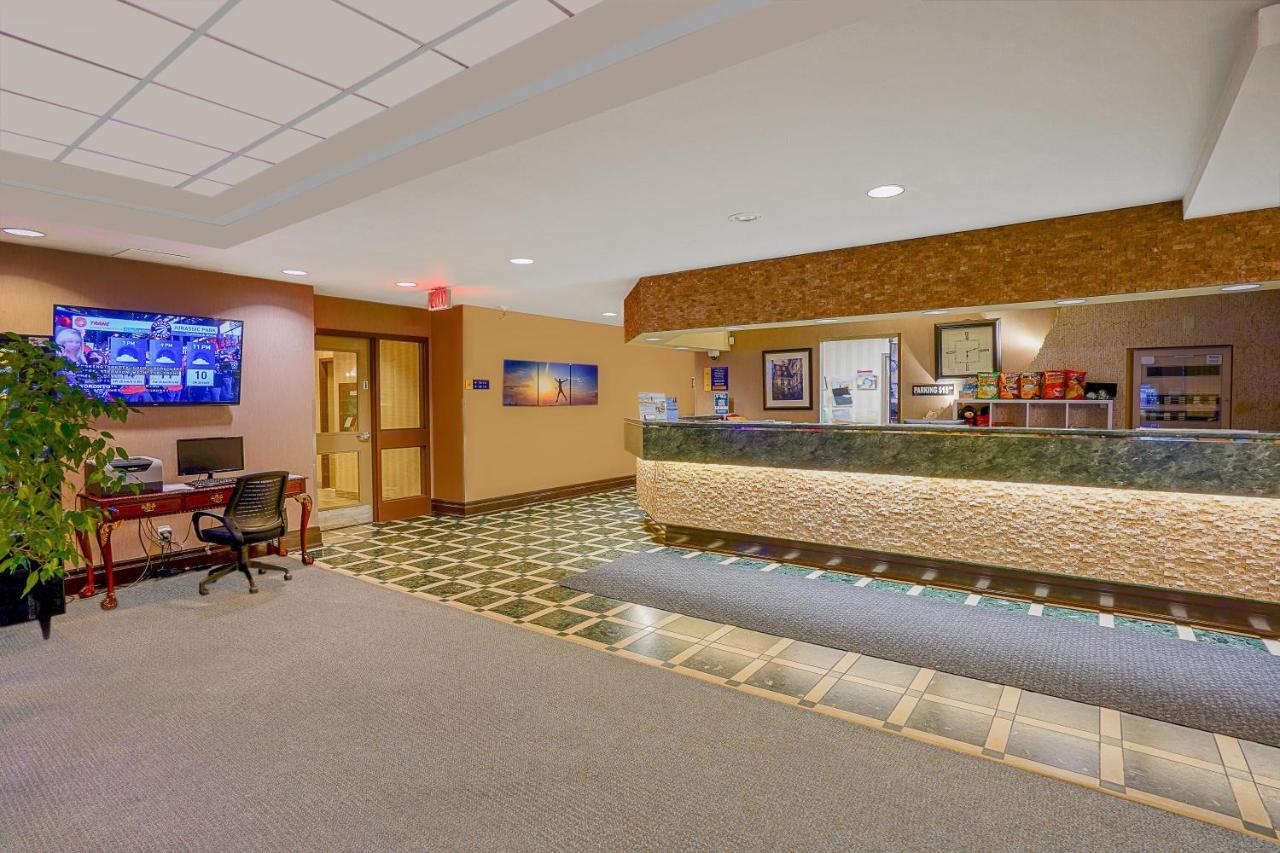 Days Inn By Wyndham Niagara Falls Lundys Lane Cataratas do Niágara Exterior foto