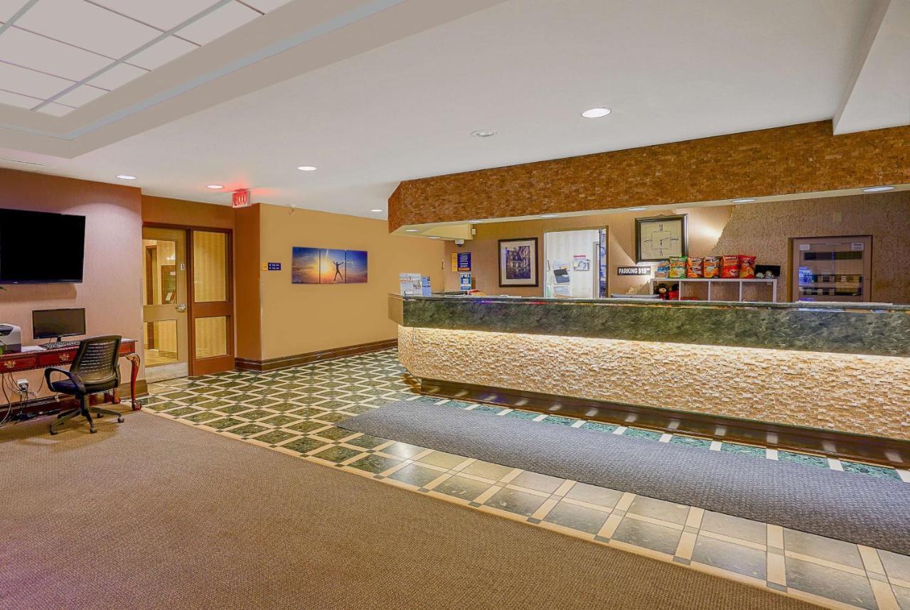Days Inn By Wyndham Niagara Falls Lundys Lane Cataratas do Niágara Exterior foto